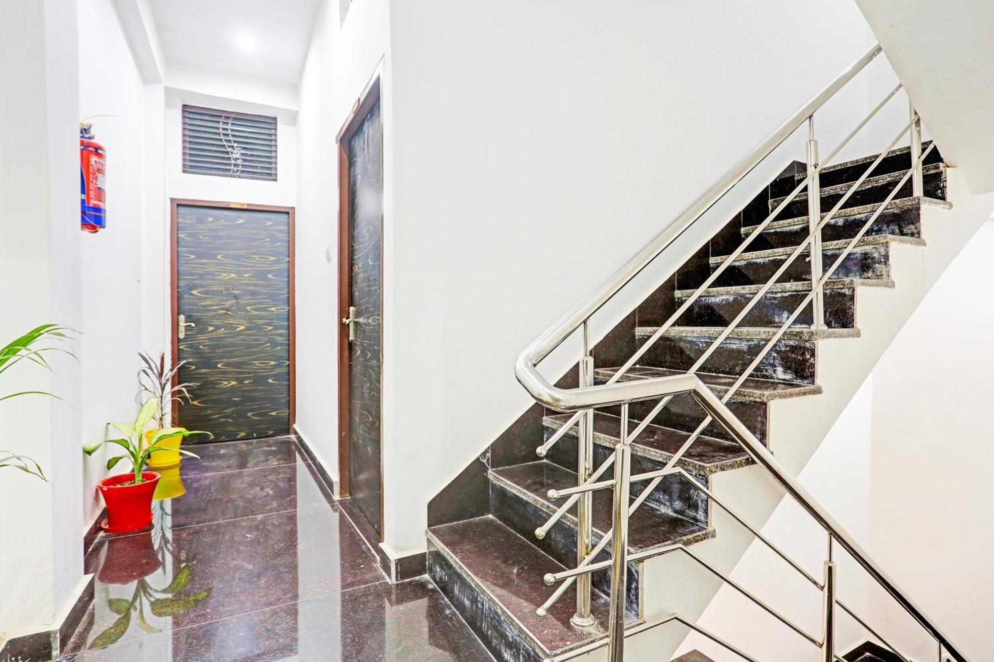 Hotel O The Maruti Paying Guest House バラナシ エクステリア 写真