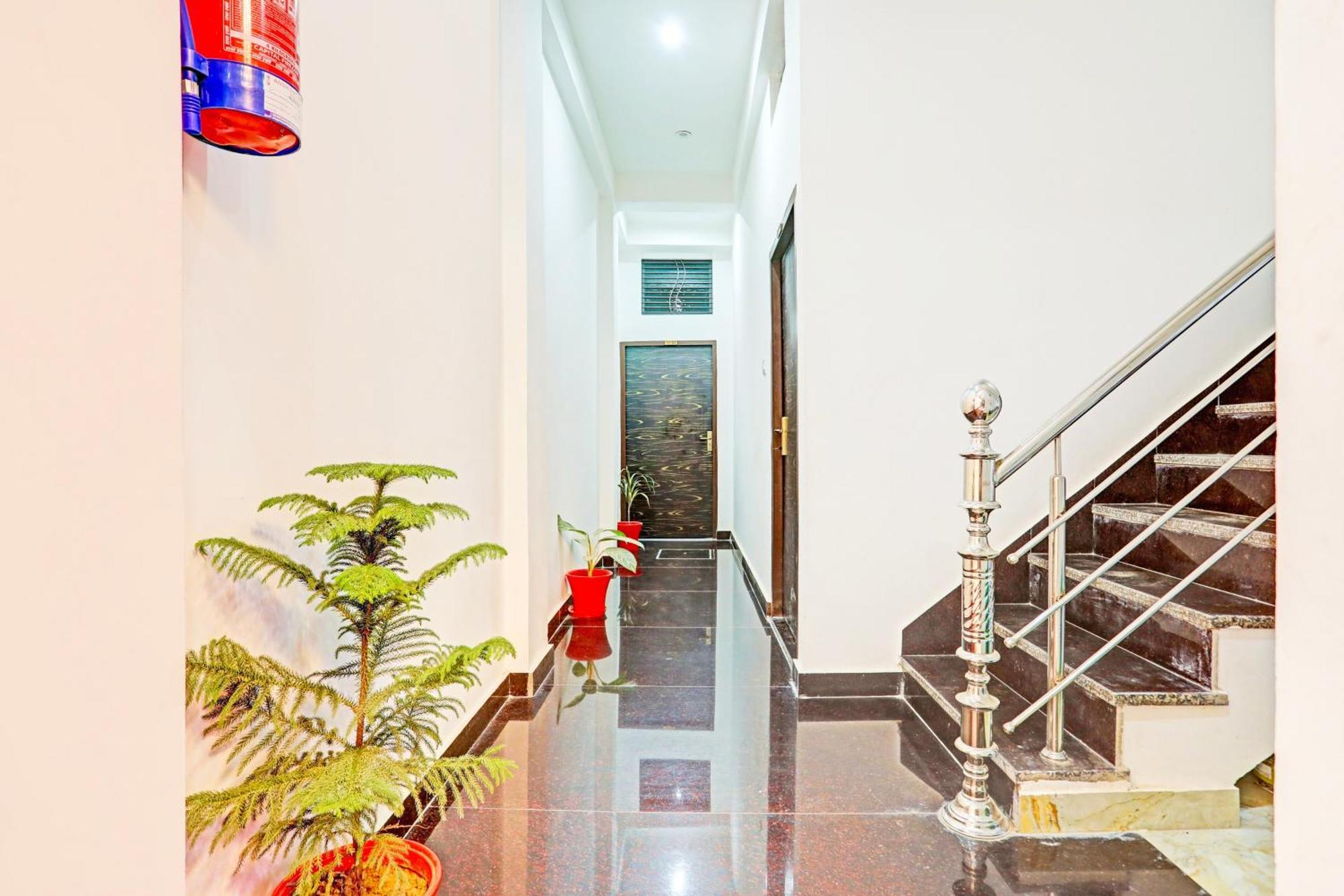 Hotel O The Maruti Paying Guest House バラナシ エクステリア 写真